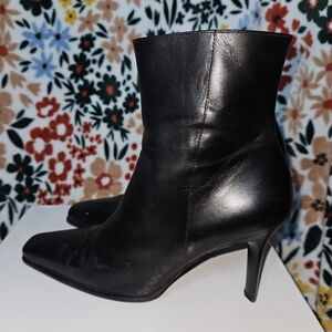 Gianni Bini Black Leather Ankle Boots, Good Condition. Leather